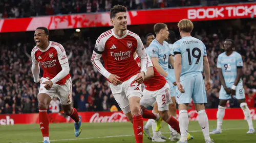 Londra’da bayram havası: Arsenal şampiyonluk kupasına bir adım daha yaklaştı