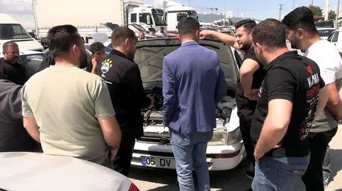 Oto pazarında kalabalık var, cüzdanlar kapalı: Hayaller bayram öncesi, gerçekler durgunluk