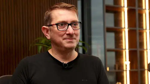 NASA'dan ayrılıp Türkiye'ye dönen astrofizikçi Dr. Umut Yıldız, beklediği uzay ekosistemini bulamadığını belirterek 2,5 yıl sonra ABD'ye dönme kararı aldı.