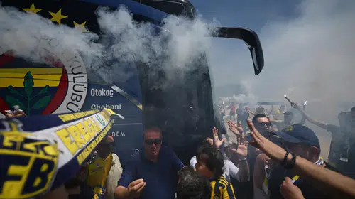 Fenerbahçe genç yeteneklerine profesyonel sözleşme imzalattı