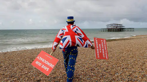 Birleşik Krallık siyasi belirsizlik ve Brexit bilançosuyla yüzleşiyor