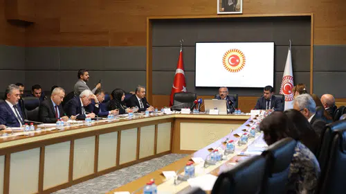 TBMM Komisyonunda Öğretmen Protestosu Krizi