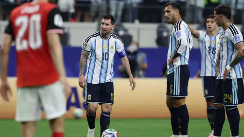 Messi rekor kırdı Shakira tribünleri hareketlendirdi