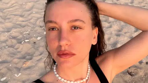 Serenay Sarıkaya tatil kareleriyle sosyal medyada gündem oldu