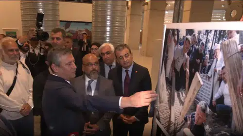 Özgür Özel ödül töreninde o karesi için konuştu