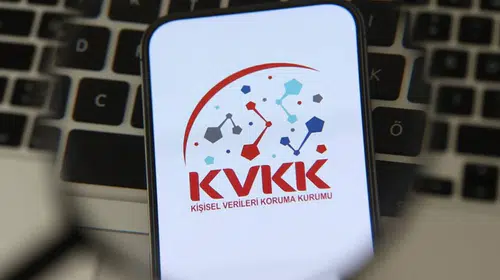 İş yerlerinde parmak izi ve yüz tanıma dönemi kapanıyor: KVKK'den kritik mesai takibi kararı