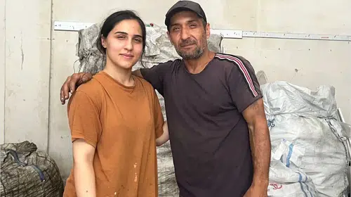 Atık toplayan babanın kızı okul birincisi oldu