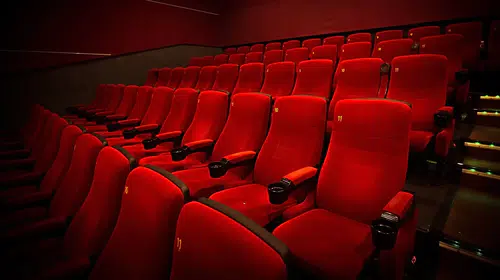 Paris aşırı sıcaklara karşı film gösterimlerini çözüm olarak kullanıyor