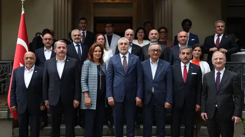 Bakan Işıkhan İsviçre'de temaslarına başladı: Küresel iş dünyası temsilcileriyle kritik buluşma
