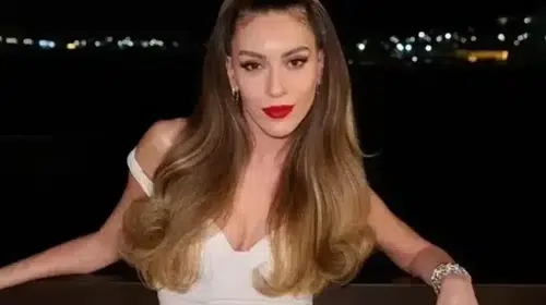 Sinem Kobal Fransa tatilindeki stiliyle etkileşim yarattı