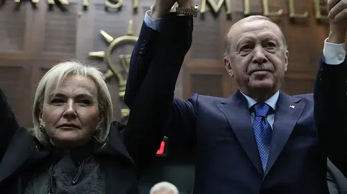 İstanbul Milletvekili Nimet Özdemir AK Parti saflarına katıldı