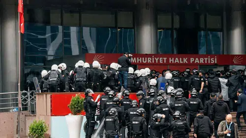 CHP yönetiminde tüzük tartışmaları ve istifalar sürüyor