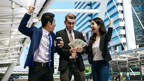 Zenginliğin anahtarı yüksek maaş değil finansal disiplin çıktı