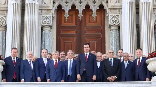 İstanbul buluşmasında dikkat çeken siyasi kare