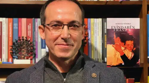 Burhan Sönmez Çağımızın Tanığı Ödülünü Cumartesi Annelerine Armağan Etti