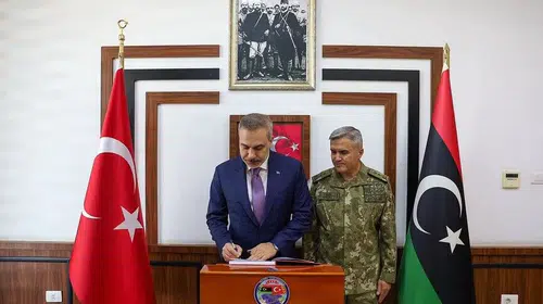 Dışişleri Bakanı Fidan Libya'daki Türk askeri birliğini ziyaret etti