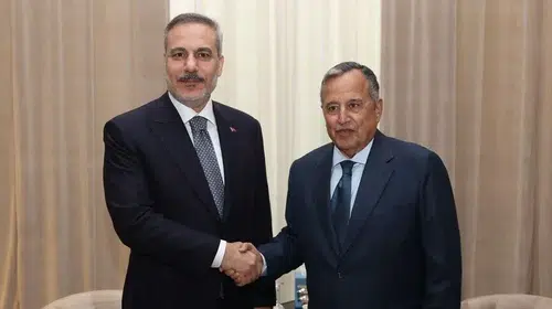 Dışişleri Bakanı Fidan Mısırda Arap Birliği yetkilisiyle buluştu