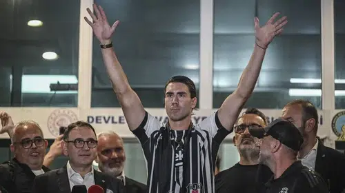 Beşiktaş kadrosuna Sırp golcü Dusan Vlahovic katıldı