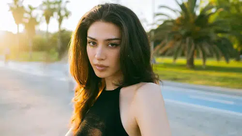 Sesi Kadar Stili de Konuşuluyor! M Lisa Kimdir, Nereli, Kaç Yaşında?