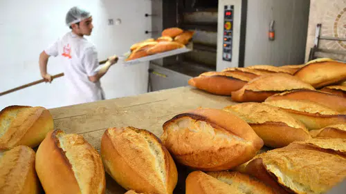 Fiyat Değişmedi Ama Ekmek Küçüldü! Sofralarda Gizli Zam Şoku!
