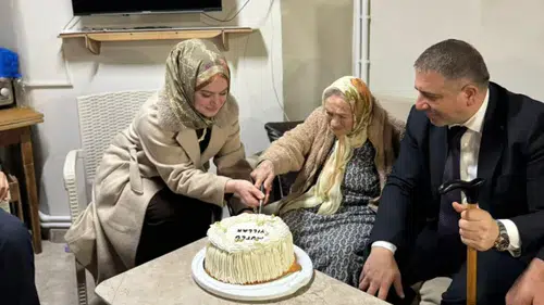 Hayrat’ın 103 Yaşındaki Çınarı Zekiye Nine’ye Vefa