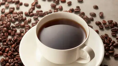 Sabahları Kahvaltıdan Önce Kahve İçmek Zararlı mı, Sağlıklı mı, Enerji Verir mi?