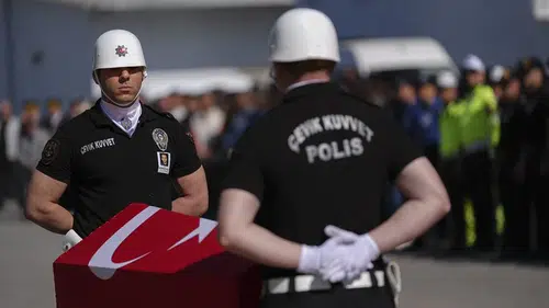 İzmir’i yasa boğan kaza: Şehit polis Serkan Hızlı son yolculuğuna uğurlandı