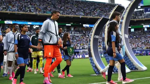 Muslera Uruguay adına Dünya Kupası tarihine geçti