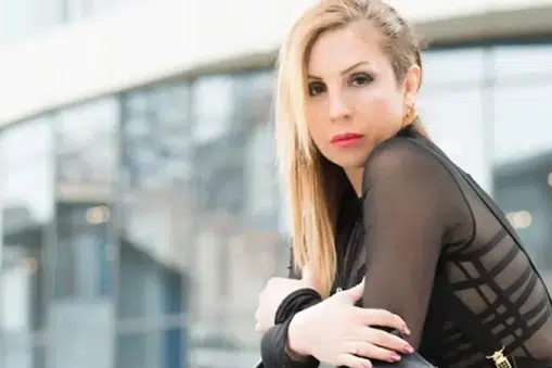 Zeynep Dizdar kimdir? Ünlü şarkıcı hakkında bilinmeyenler!