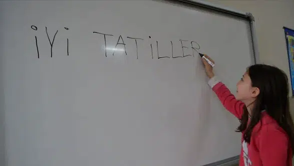 2025-2026 okul tatil takvimi belli oldu: Ara tatil ve yarıyıl tarihleri