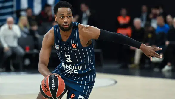 Anadolu Efes, EuroLeague'de Maccabi Rapyd ile Sırbistan'da karşılaşacak!