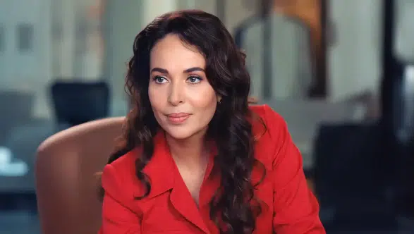 Sevdiğim Sensin Filminin Yıldızı İnci Aldur: Esra Ronabar'ın Hayatı ve Kariyeri Hakkında Bilmeniz Gerekenler