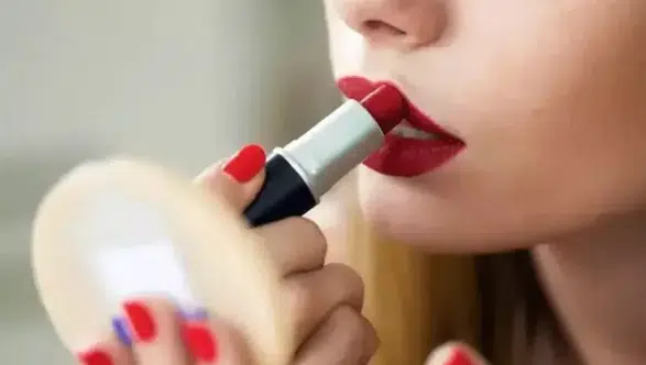 Ruj sürmek orucu bozar mı? Diyanet açıkladı