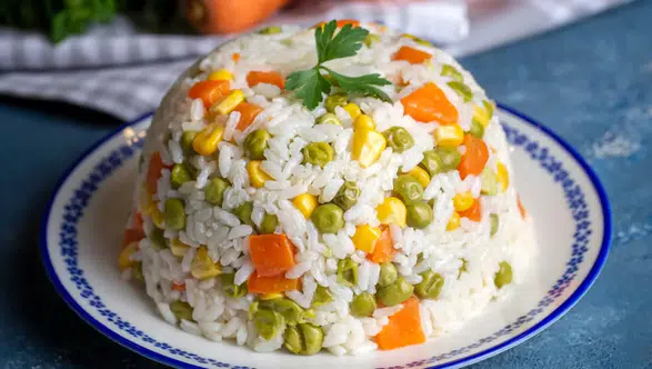 “Bugün Ne Pişirsem?” Diyenlere Rengarenk Lezzet: Gökkuşağı Pilavı Tarifi
