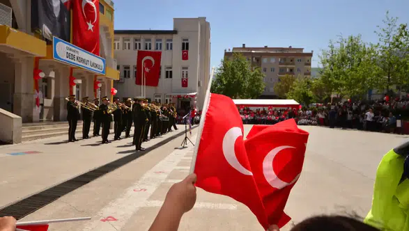 23 Nisan’da Hangi Kurumlar Faaliyete Ara Verecek? Okulların Açık mı, Kapalı mı Olacağı Belli Oldu!
