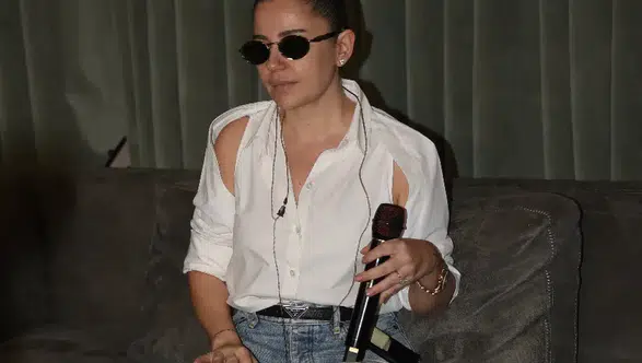 Merve Özbey, Yeni Sahne Konseptini ve Repertuvarını Açıkladı!