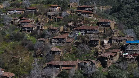 İzmir'in Gizemli 'Hayalet Köyü' Yeniden Hayata Geçiyor: Yeni Turizm Cenneti Olma Yolunda!