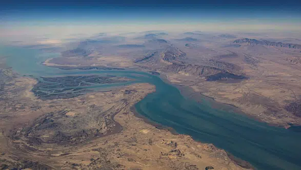 Hürmüz Boğazı'nda Trafik Akışı Yeniden Başladı: Petrol Fiyatlarında Düşüş Yaşandı!