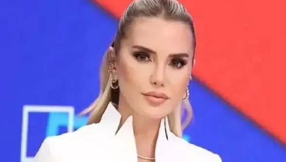 Ece Erken'in "Gel Konuşalım" Programındaki Yokluğu Merak Ediliyor: Ayrıldı mı, Yoksa Veda mı Etti?