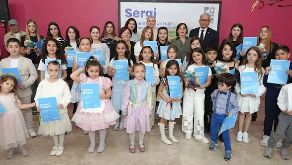 Eskişehir'de "Renklerin Masumiyeti" Sergisi Görsel Bir Şölen Sunuyor!