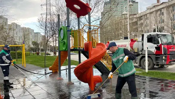 Esenyurt'ta Doğa Dostu Bakım Hamlesi: Yeşil Alanlar Yeniden Canlanıyor!