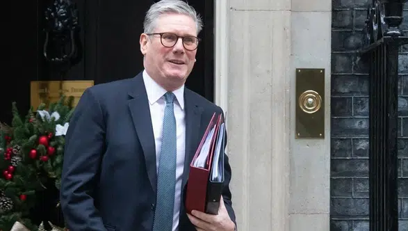 İngiltere’de Koltuk Sarsıldı: Starmer’dan ‘Savunma’ Hamlesiyle Kritik Dönüş