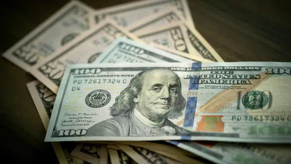 Tahran-Washington hattında gerilim tırmanıyor: Dolar güvenli liman arayanların adresi oldu