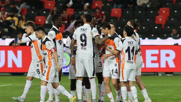 Başakşehir sezonu zaferle kapattı: Avrupa kapısı aralandı