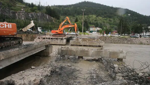 Tokat'ta Büyük Risk: Dev Sel Felaketini Önlemek İçin Köprü Yıkılıyor