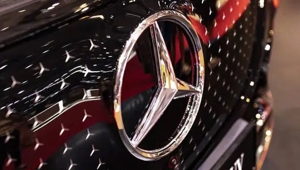 Otomotiv devinde yeni dönem: Mercedes rotayı savunma sanayine çevirdi