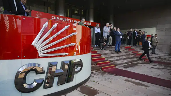 CHP’de Kurultay Tartışması: "7 Ay Beklemek Hukuken Gerekli Değil"