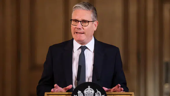 Starmer için yolun sonu mu? Kabine üyeleri koltuğu bırakması için düğmeye bastı