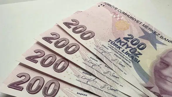 Cüzdanlardaki "en büyük" kağıt para artık her üç banknottan ikisi oldu
