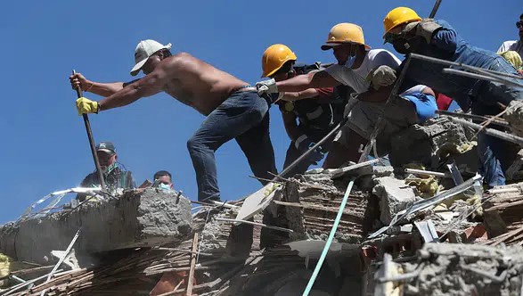 Kolombiya depreminde hayatını kaybedenlerin sayısı 216 oldu